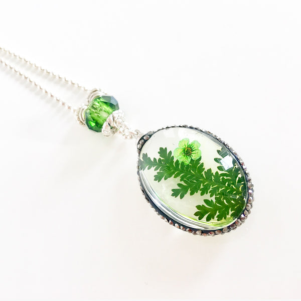 "Lost  Garden" Pendant Necklace (Green)